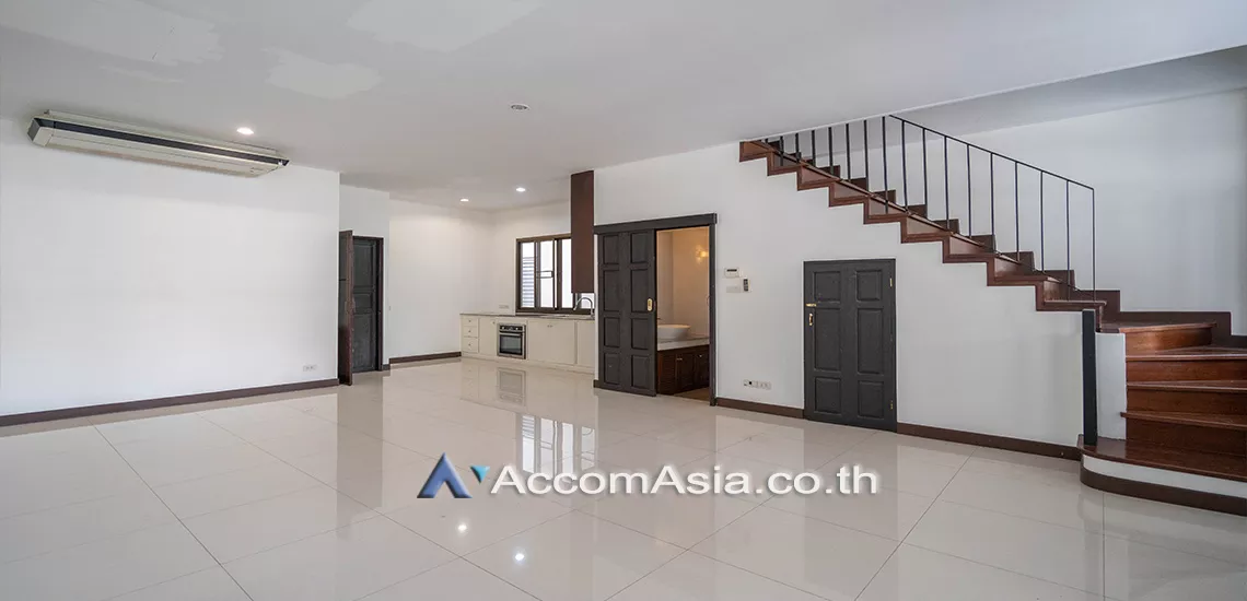 Home Office, Pet friendly |  3 Bedrooms  Townhouse For Rent in Sukhumvit, Bangkok  near BTS Phra khanong (AA17790)