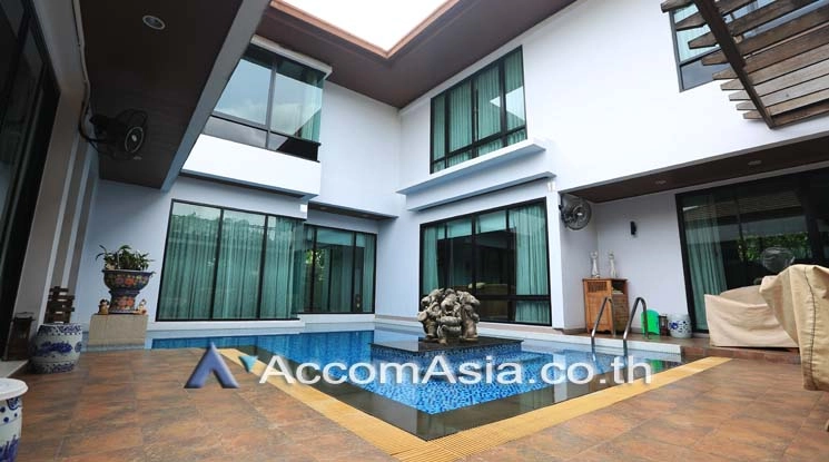 Private Swimming Pool |  3 Bedrooms  House For Sale in Sukhumvit, Bangkok  near BTS Ekkamai (AA17800)