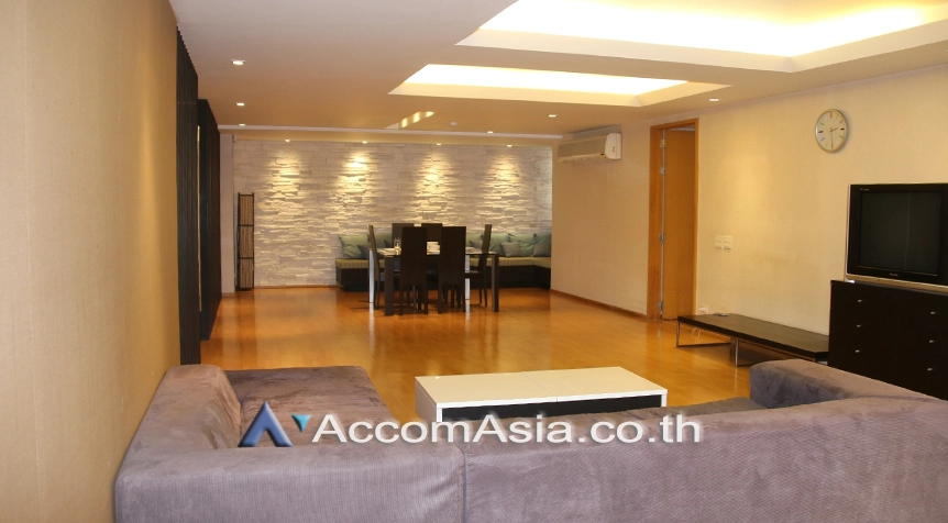 unit 3 Bedrooms  Condominium For Rent in Sukhumvit, Bangkok  near BTS Ekkamai (AA17812)