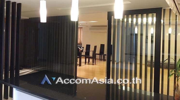 unit 3 Bedrooms  Condominium For Rent in Sukhumvit, Bangkok  near BTS Ekkamai (AA17812)