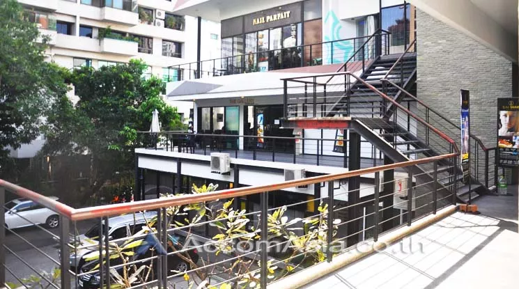unit Retail / showroom For Rent in Ploenchit, Bangkok  near BTS Chitlom (AA17818)