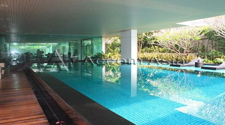  2 Bedrooms  Condominium For Sale in Sukhumvit, Bangkok  near BTS Ekkamai (AA17828)