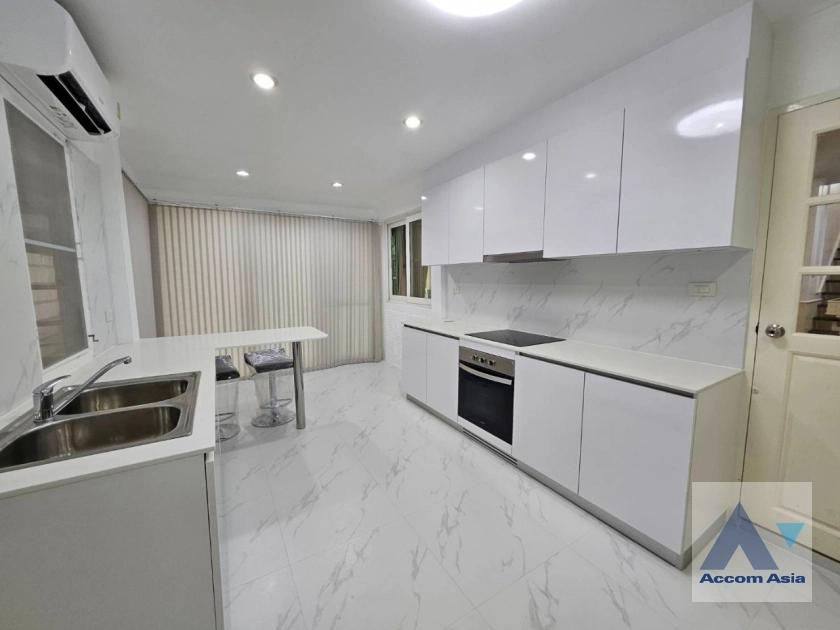 18  4 br House for rent and sale in Samutprakan ,Samutprakan BTS Bearing at Moo Baan Ladawan Srinakarin 50204