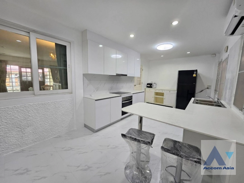 16  4 br House for rent and sale in Samutprakan ,Samutprakan BTS Bearing at Moo Baan Ladawan Srinakarin 50204