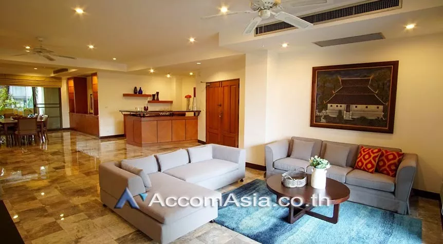  3 Bedrooms  Apartment For Rent in Sukhumvit, Bangkok  near BTS Phrom Phong (AA17856)