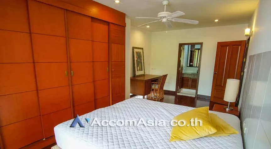 unit 3 Bedrooms  Apartment For Rent in Sukhumvit, Bangkok  near BTS Phrom Phong (AA17856)