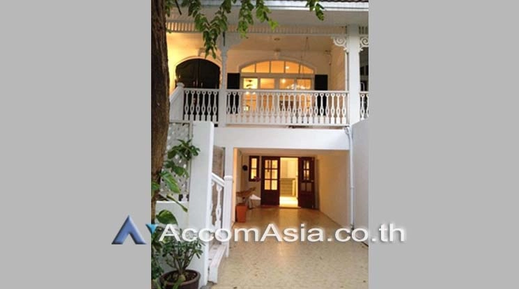 unit 3 Bedrooms  Townhouse For Rent in Bang Na, Bangkok  near BTS Bearing (AA17858)