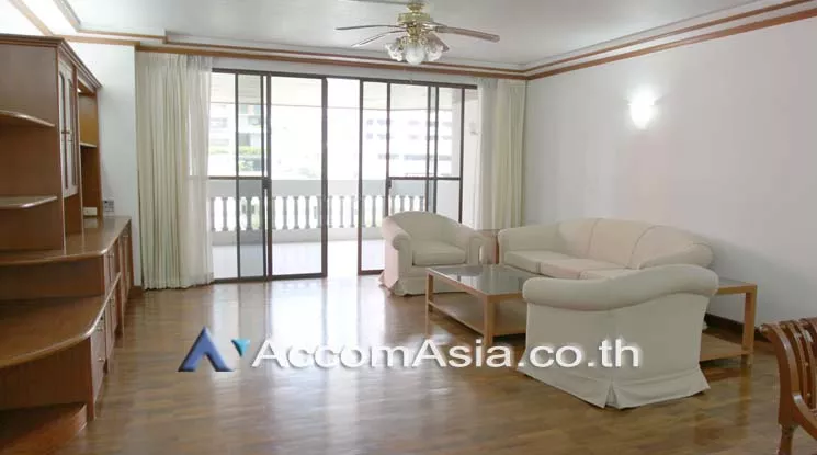  2 Bedrooms  Apartment For Rent in Ploenchit, Bangkok  near BTS Ratchadamri (AA17872)