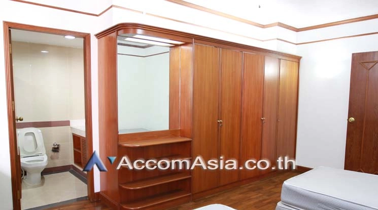11  2 br Apartment For Rent in Ploenchit ,Bangkok BTS Ratchadamri at High rise and Peaceful AA17872