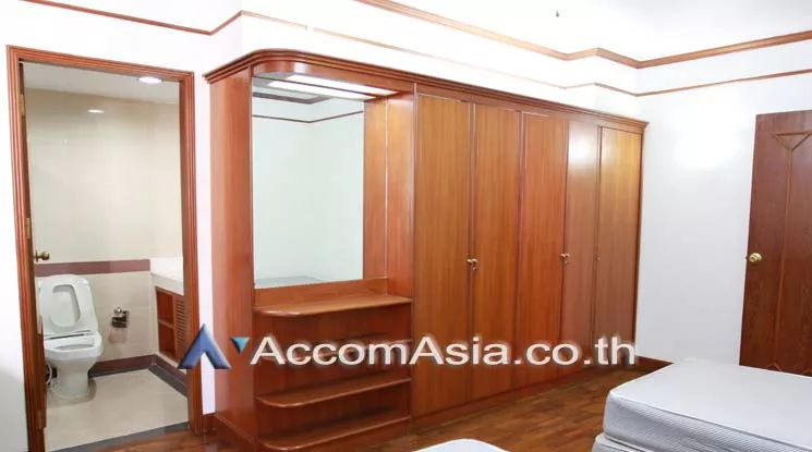 11  2 br Apartment For Rent in Ploenchit ,Bangkok BTS Ratchadamri at High rise and Peaceful AA17872