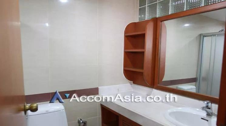 12  2 br Apartment For Rent in Ploenchit ,Bangkok BTS Ratchadamri at High rise and Peaceful AA17872