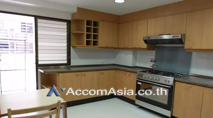 13  2 br Apartment For Rent in Ploenchit ,Bangkok BTS Ratchadamri at High rise and Peaceful AA17872