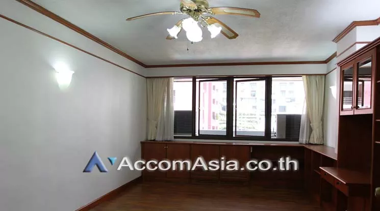 15  2 br Apartment For Rent in Ploenchit ,Bangkok BTS Ratchadamri at High rise and Peaceful AA17872