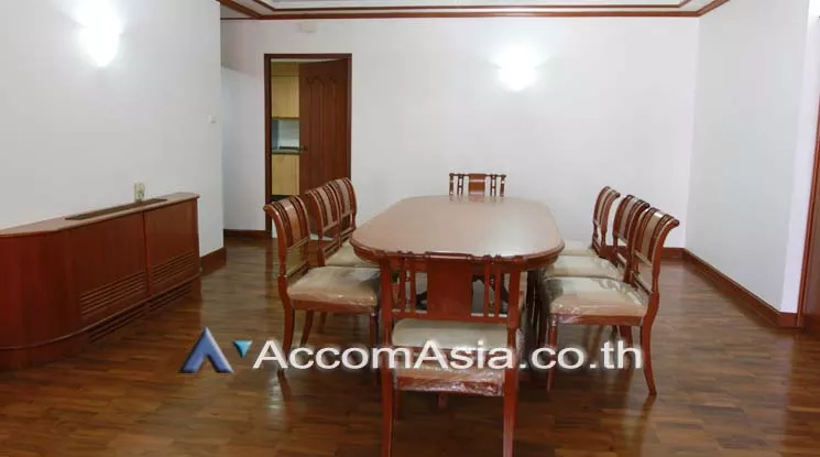  2 Bedrooms  Apartment For Rent in Ploenchit, Bangkok  near BTS Ratchadamri (AA17872)