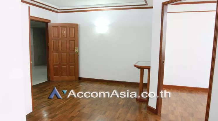 4  2 br Apartment For Rent in Ploenchit ,Bangkok BTS Ratchadamri at High rise and Peaceful AA17872