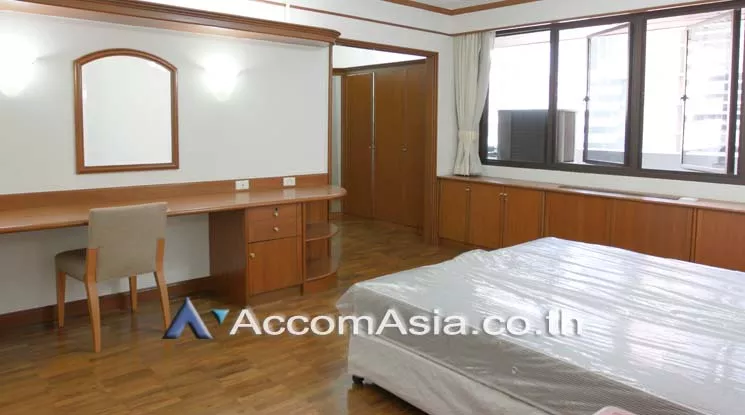 5  2 br Apartment For Rent in Ploenchit ,Bangkok BTS Ratchadamri at High rise and Peaceful AA17872