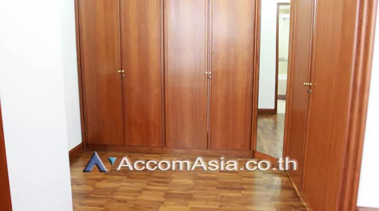 7  2 br Apartment For Rent in Ploenchit ,Bangkok BTS Ratchadamri at High rise and Peaceful AA17872