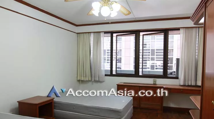 9  2 br Apartment For Rent in Ploenchit ,Bangkok BTS Ratchadamri at High rise and Peaceful AA17872