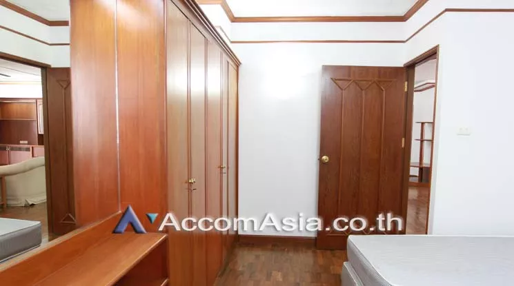 10  2 br Apartment For Rent in Ploenchit ,Bangkok BTS Ratchadamri at High rise and Peaceful AA17872