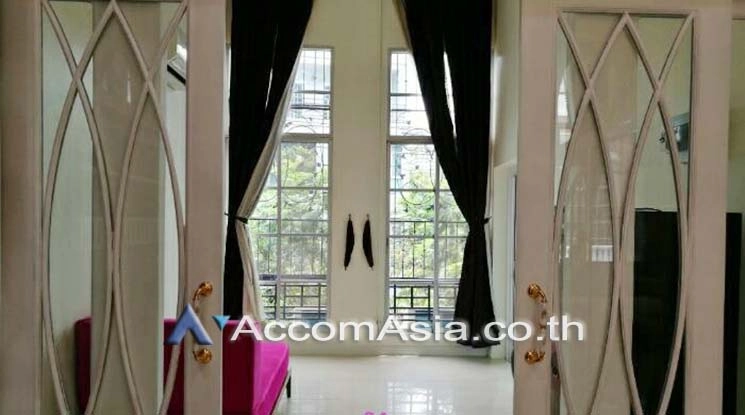 4  3 br Townhouse For Rent in Sathorn ,Bangkok BTS Chong Nonsi - BRT Nararam 3 at Baan Klang Krung : Narathiwas AA17883