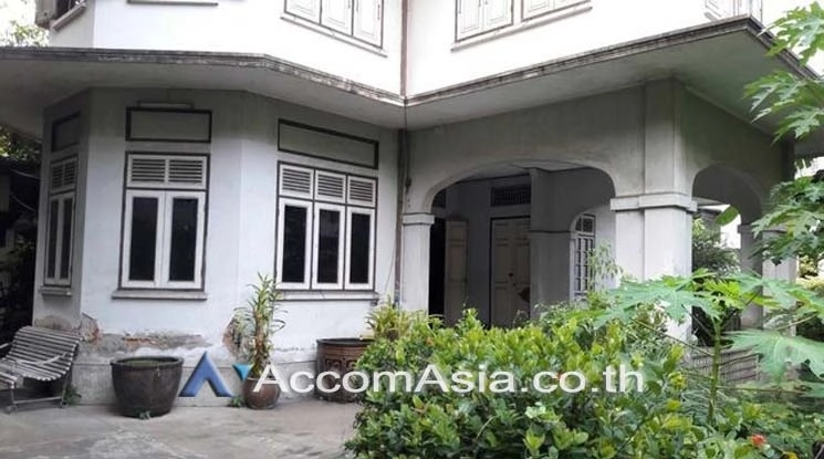  1  3 br House For Rent in Silom ,Bangkok MRT Hua Lamphong AA17897
