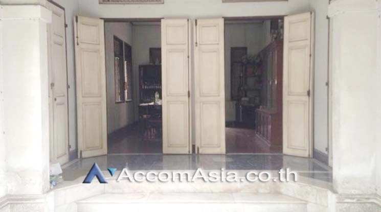 6  3 br House For Rent in Silom ,Bangkok MRT Hua Lamphong AA17897