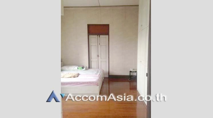 7  3 br House For Rent in Silom ,Bangkok MRT Hua Lamphong AA17897