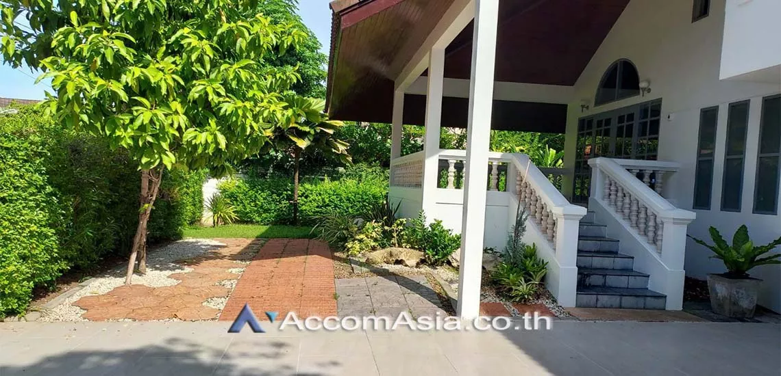  2  4 br House For Rent in Ratchadapisek ,Bangkok MRT Thailand Cultural Center at Well maintain Compound AA17905