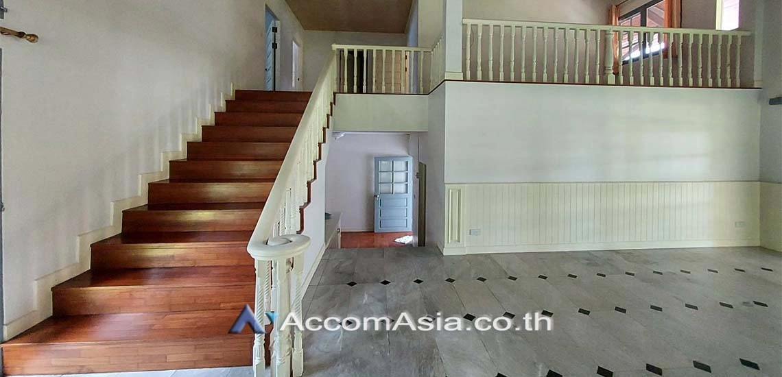  1  4 br House for rent and sale in Ratchadaphisek ,Bangkok MRT Thailand Cultural Center at Well maintain Compound AA17905