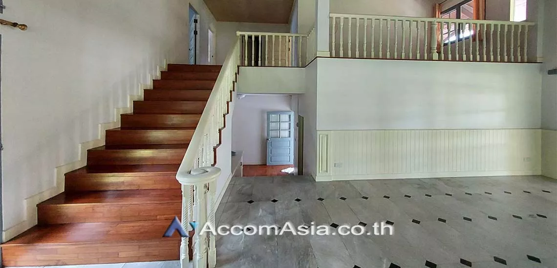  1  4 br House For Rent in Ratchadapisek ,Bangkok MRT Thailand Cultural Center at Well maintain Compound AA17905