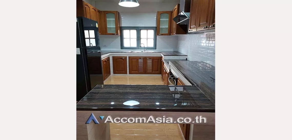 7  4 br House For Rent in Ratchadapisek ,Bangkok MRT Thailand Cultural Center at Well maintain Compound AA17905