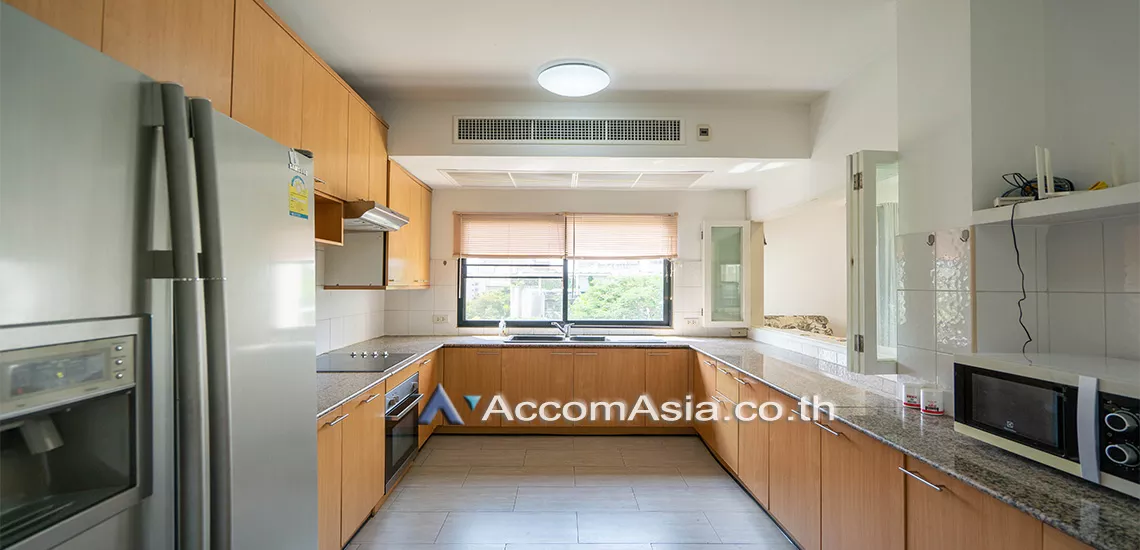  3 Bedrooms  Apartment For Rent in Sathorn, Bangkok  near MRT Lumphini (AA17936)