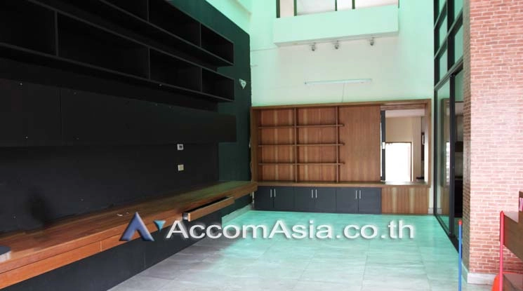 6  3 br Townhouse for rent and sale in Sukhumvit ,Bangkok BTS Thong Lo AA17938