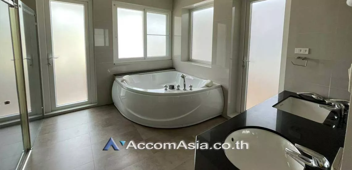 20  4 br House For Rent in Sukhumvit ,Bangkok BTS Ekkamai - BTS Phra khanong AA17973