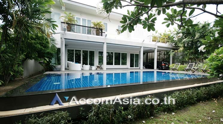 Private Swimming Pool |  4 Bedrooms  House For Rent in Sukhumvit, Bangkok  near BTS Ekkamai - BTS Phra khanong (AA17973)