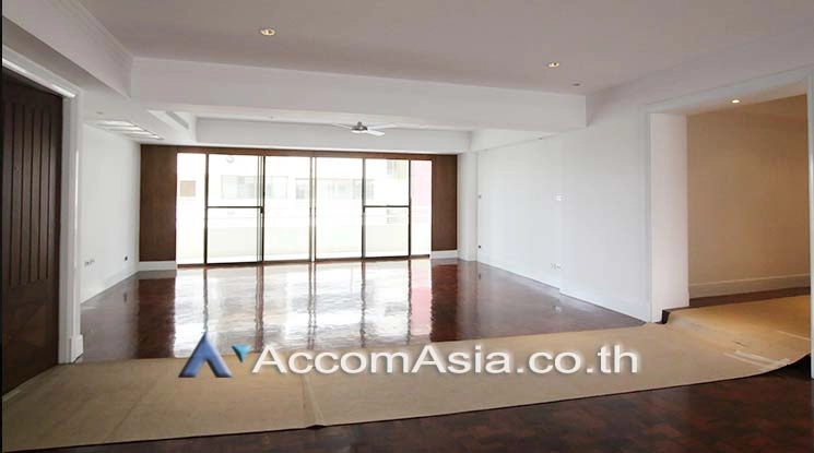 unit 4 Bedrooms  Apartment For Rent in Sukhumvit, Bangkok  near BTS Phrom Phong (AA17977)