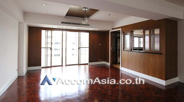unit 4 Bedrooms  Apartment For Rent in Sukhumvit, Bangkok  near BTS Phrom Phong (AA17977)