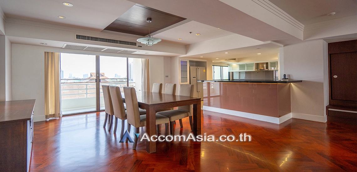 unit 4 Bedrooms  Apartment For Rent in Sukhumvit, Bangkok  near BTS Phrom Phong (AA17978)