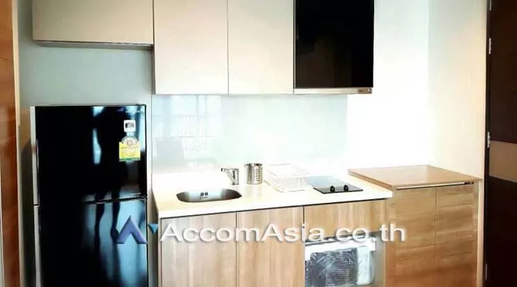  1 Bedroom  Condominium For Rent in Sathorn, Bangkok  near BTS Saphan Taksin (AA17986)