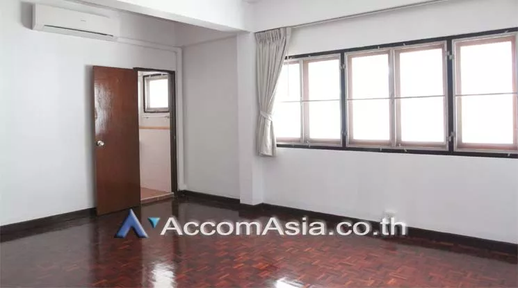  3 Bedrooms  Apartment For Rent in Sukhumvit, Bangkok  near BTS Nana - MRT Sukhumvit (AA17995)