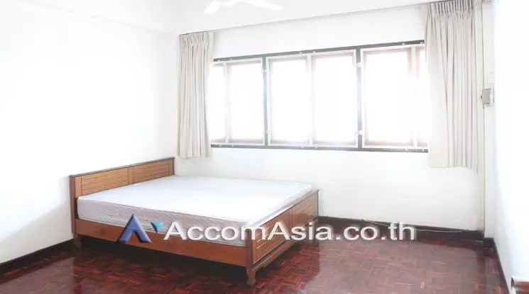  3 Bedrooms  Apartment For Rent in Sukhumvit, Bangkok  near BTS Nana - MRT Sukhumvit (AA17995)