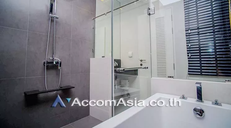 Duplex Condo, Penthouse |  3 Bedrooms  Condominium For Rent in Charoennakorn, Bangkok  near BTS Krung Thon Buri (AA18005)