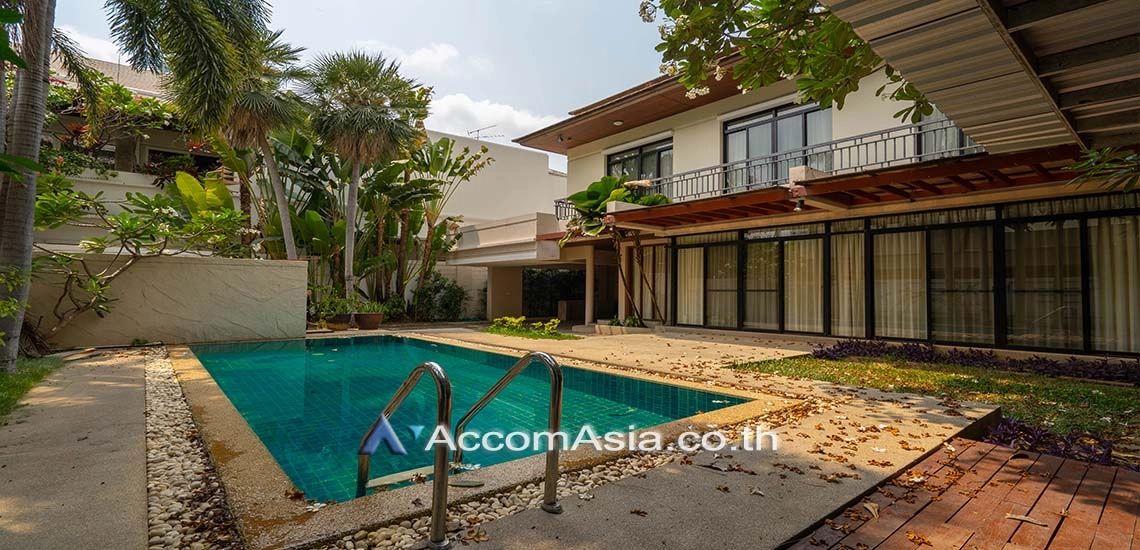  2  3 br House For Rent in Sukhumvit ,Bangkok BTS Nana AA18011