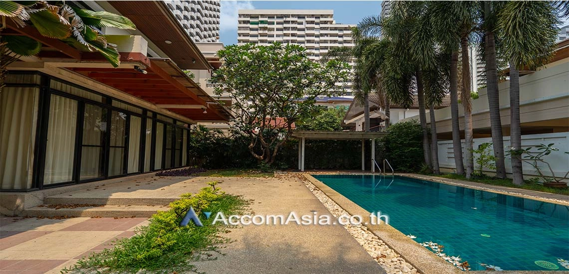unitPrivate Swimming Pool |  3 Bedrooms  House For Rent in Sukhumvit, Bangkok  near BTS Nana (AA18011)