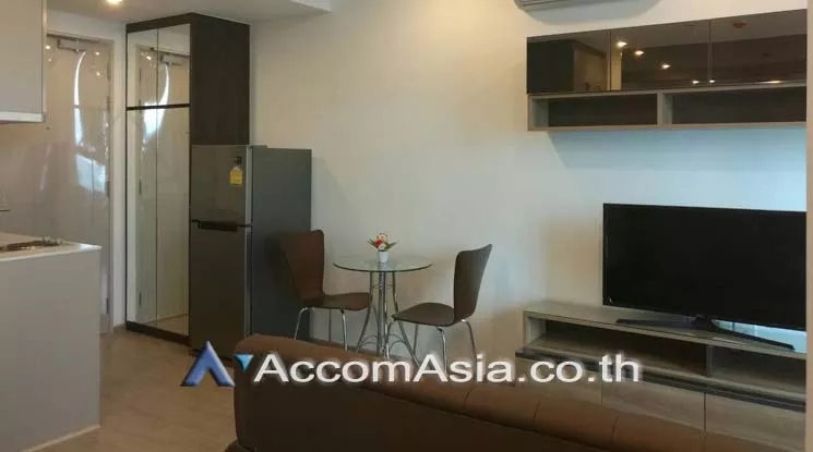  1 Bedroom  Condominium For Rent in Silom, Bangkok  near MRT Sam Yan (AA18033)