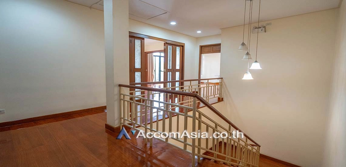 7  4 br House For Rent in Sukhumvit ,Bangkok BTS Nana AA18040