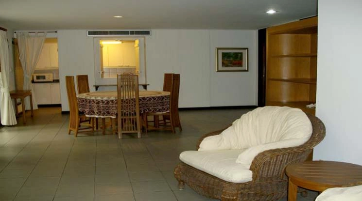 unit 2 Bedrooms  Apartment For Rent in Sathorn, Bangkok  near BTS Sala Daeng - MRT Lumphini (10277)