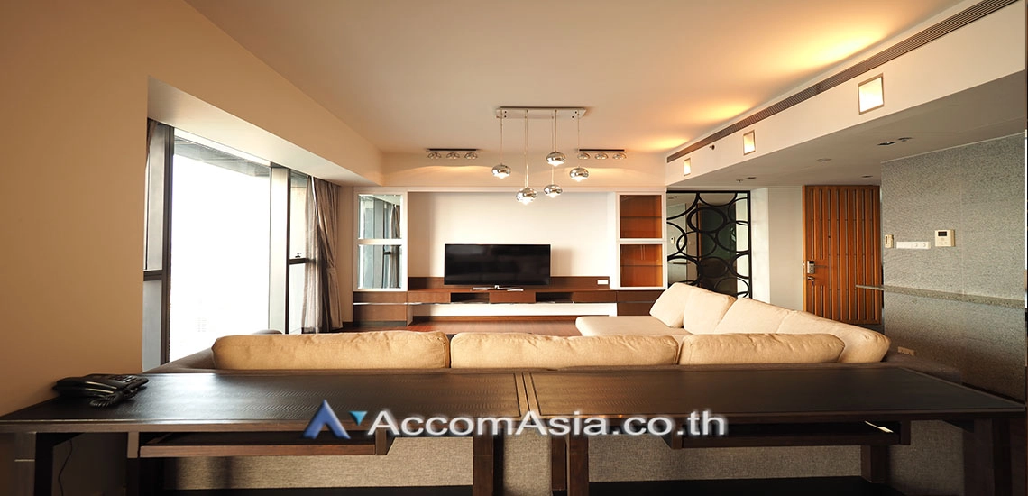 unitModern elegance at The Met Condominium in the Sathorn area (AA18064)