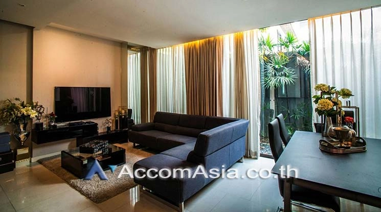 unit 4 Bedrooms  House For Rent & Sale in Sukhumvit, Bangkok  near BTS Phra khanong (AA18070)