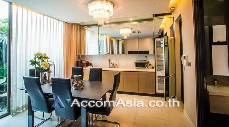 unit 4 Bedrooms  House For Rent & Sale in Sukhumvit, Bangkok  near BTS Phra khanong (AA18070)
